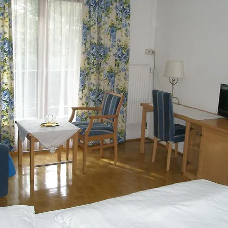 Hotel Gastehaus Lauterbacher *