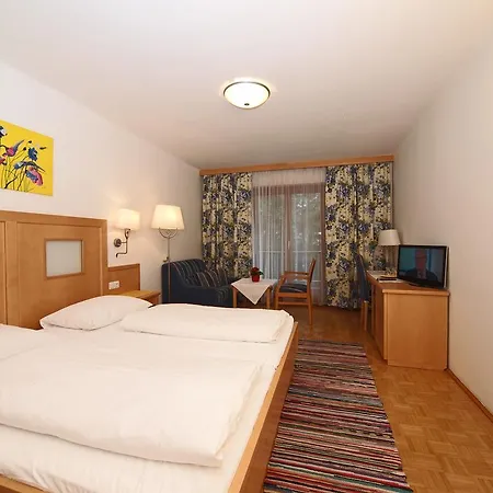 Gastehaus Lauterbacher Hotel *