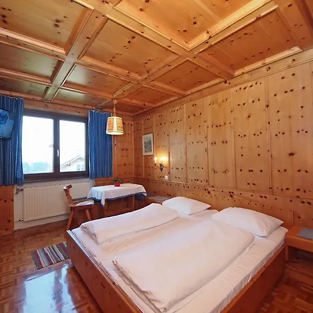 Gastehaus Lauterbacher * Neumarkt am Wallersee