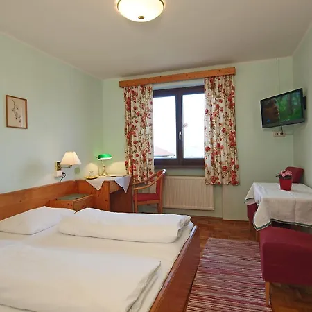 Gastehaus Lauterbacher Neumarkt am Wallersee